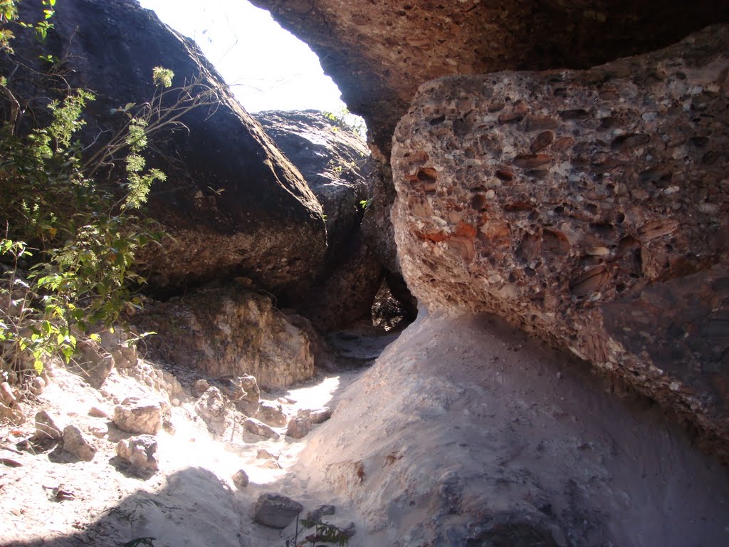 Labirinto entre Rochas - Lençois-BA. by Jorge Hirata