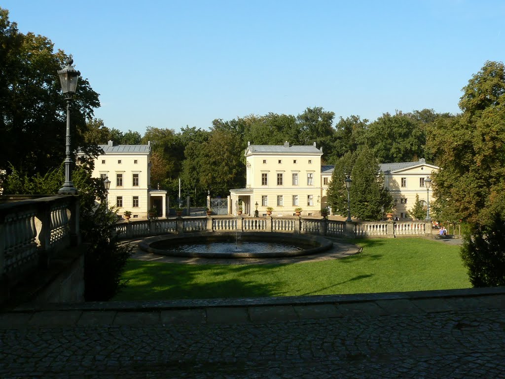 Dresden - Blick von Schloss Albrechtsberg auf die Wasserspiele und das Torhaus auf der Nordseite by Thomas Eichler