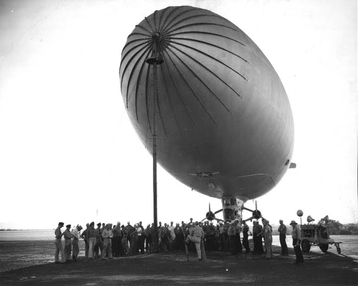 Dirigível Blimp by Jaime Correia