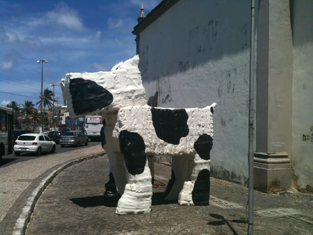 Escultura, Rio Vermelho, Salvador, Brasil. by Caio Graco Machado