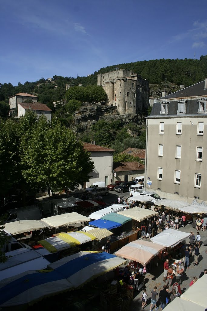 Jour de marché à Largentière by Piliph