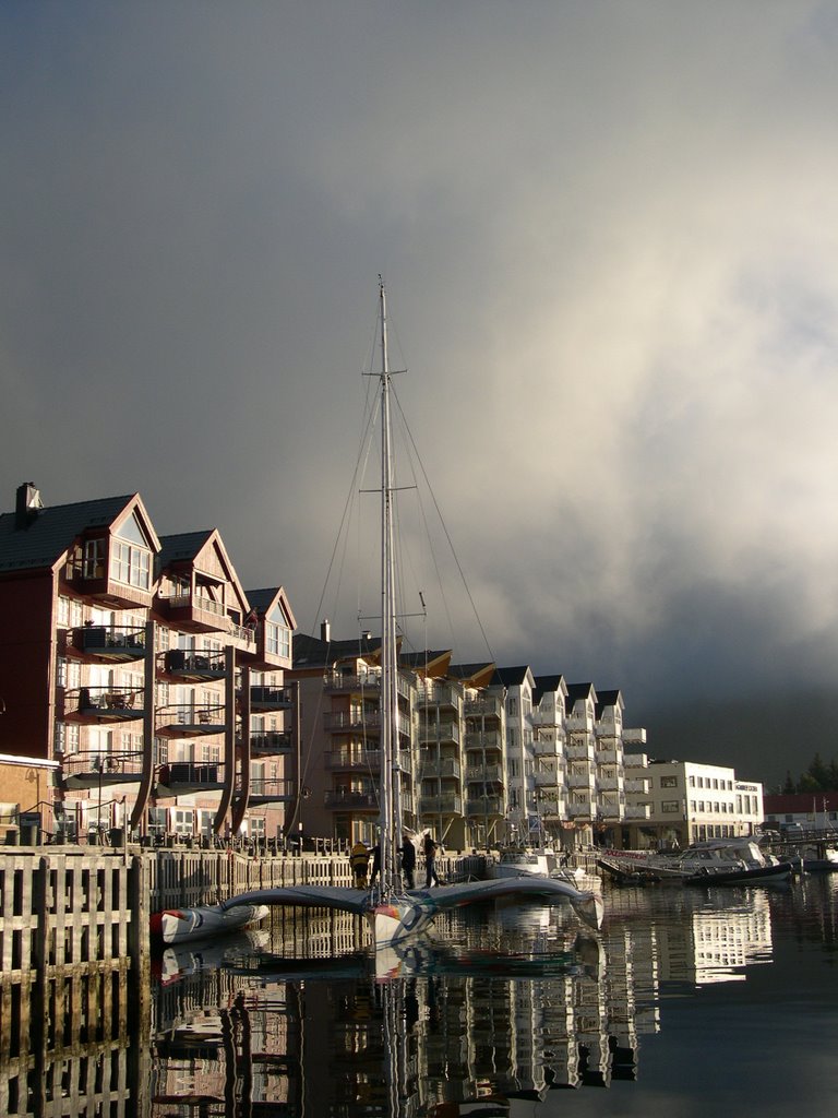 Svolvær Harbour by night by hugsvend