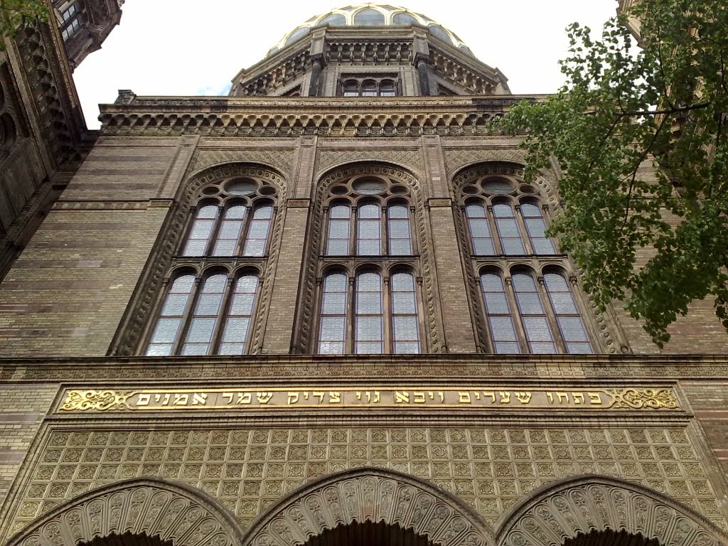 Neue Synagoge by Berthold Alkofer