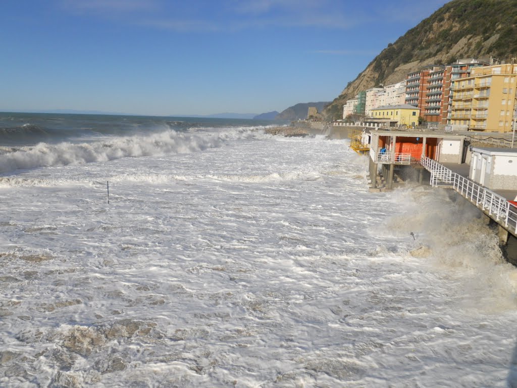 MAREGGIATA 17 -12 -11 - LIGURIA- ITALY by ANNA DANERI