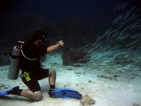 Diver taking pictures - Aow Leuk by Daniel W Nilsson