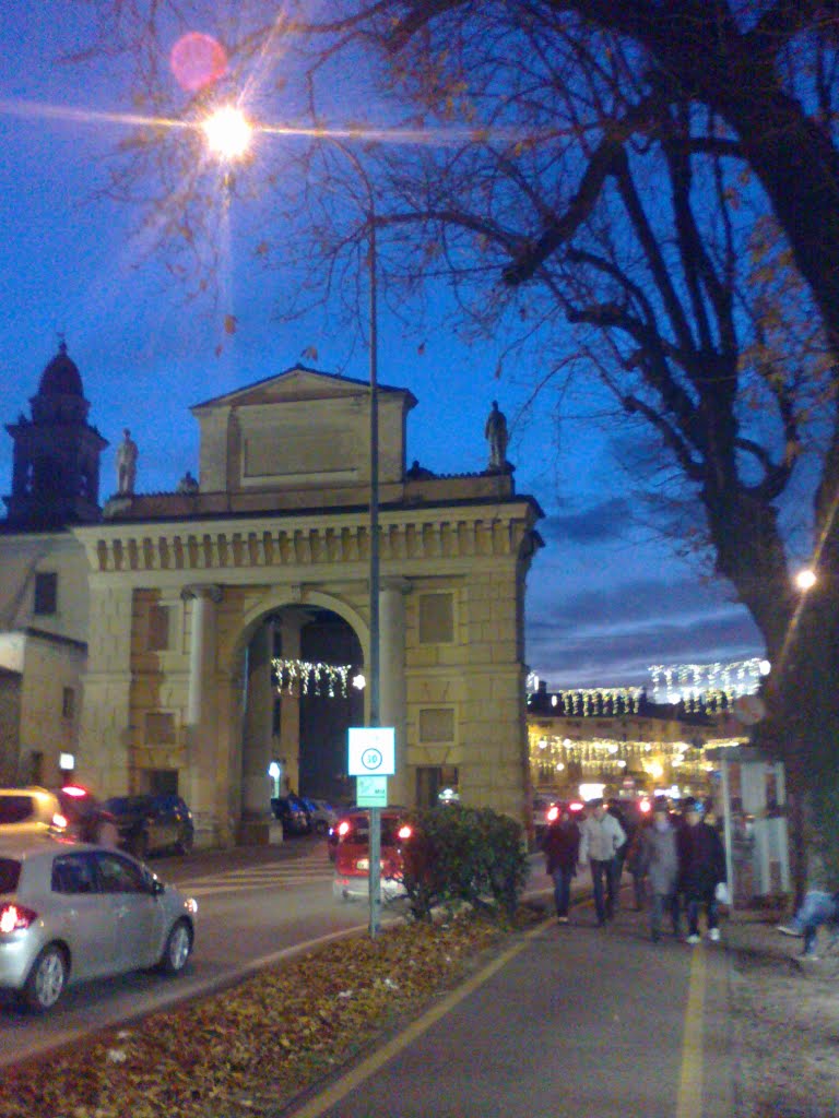 Porta Garibaldi prenatalizia by controllolatte