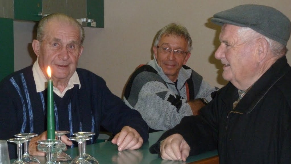 Au Bar dans la salle des fêtes by perception photo