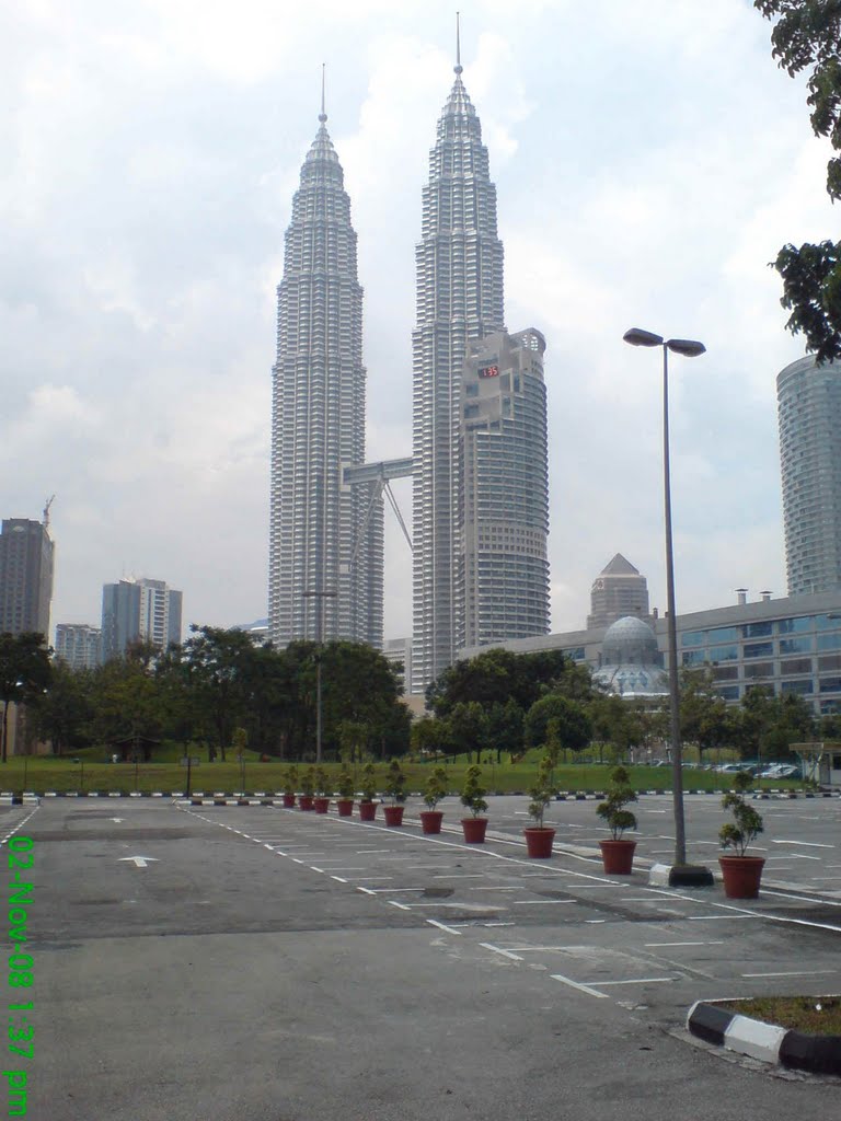 Seeing the Petronas Twin towers from a distance by Suhendri Hasan