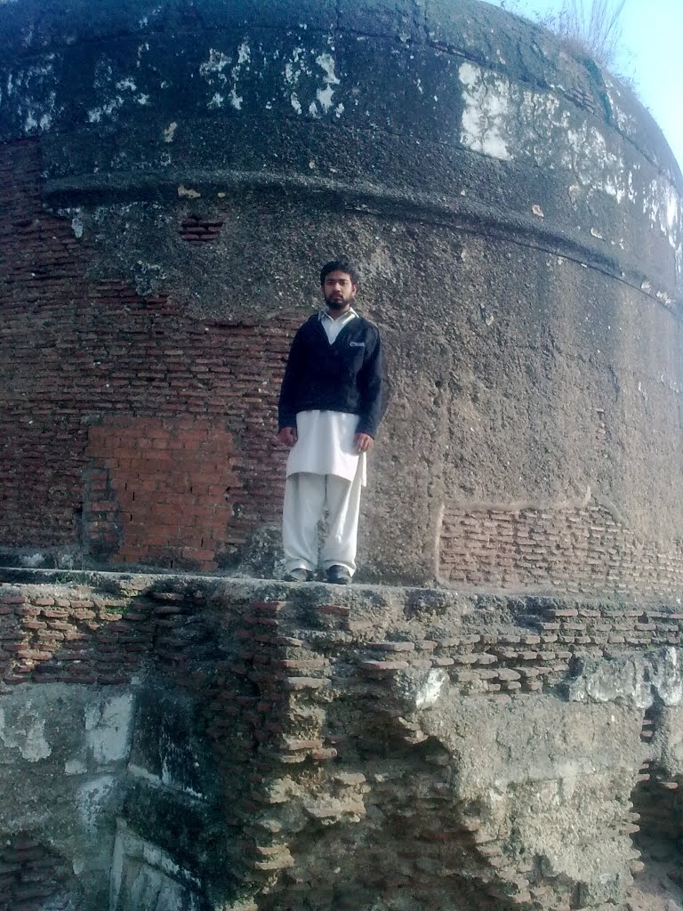 Jhangeer Tomb 18-12-2011 by Muhammad Awais