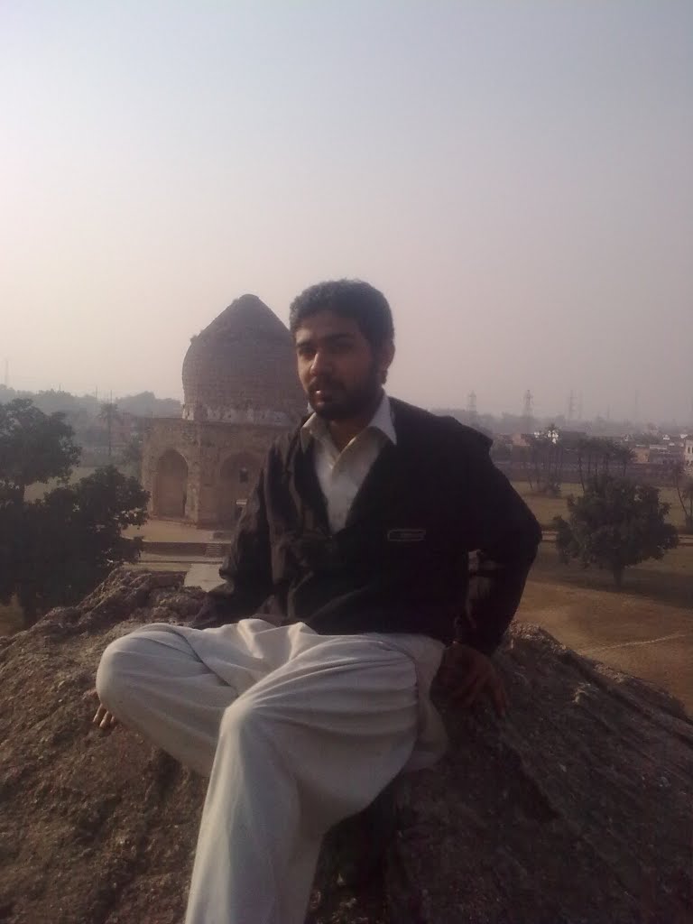 Jhangeer Tomb 18-12-2011 by Muhammad Awais