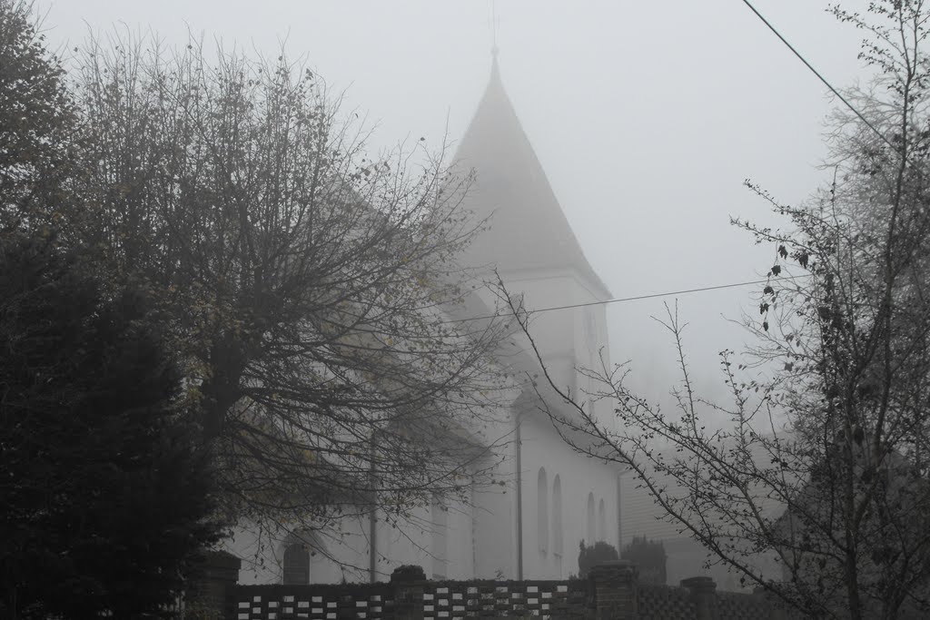 Kirche im Nebel (November 2011) by Bernd Wedelich