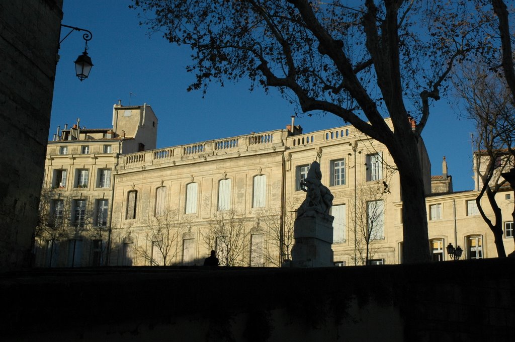 L'Hôtel Cambacérès (XVIIIe siècle) et la place de la Canourgue vue depuis la rue de la Vieille Intendance (8 décembre 2007) by Christophe Trinquier