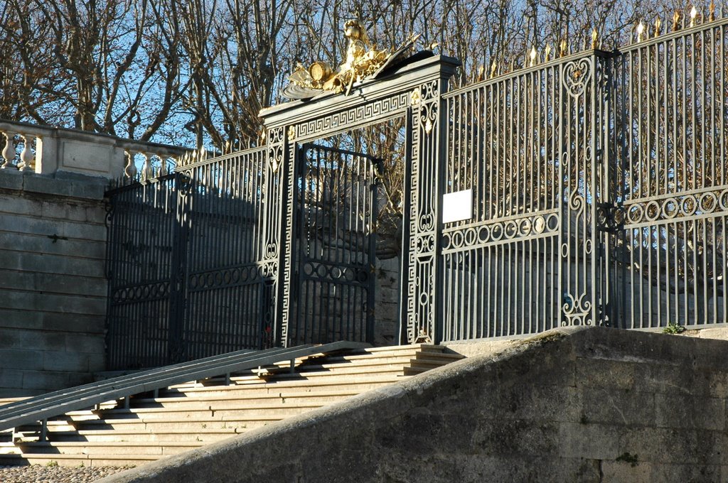 Promenade du Peyrou : les grilles qui donnent accès à la terrasse inférieure nord (8 décembre 2007) by Christophe Trinquier