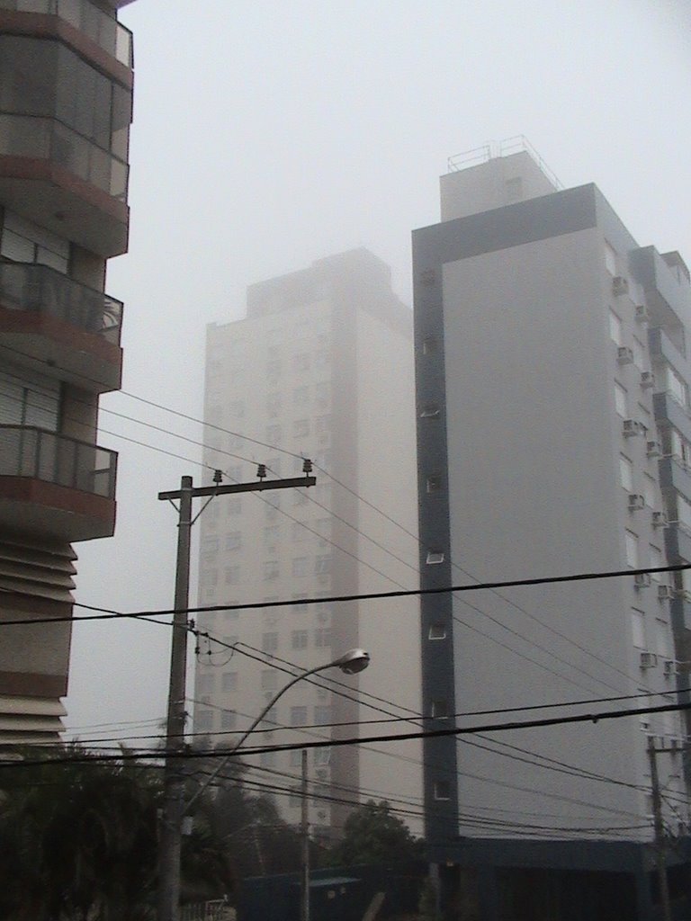 NHamburgo 19 nov 2007 08h05m quase verão e essa neblina by mgostinski