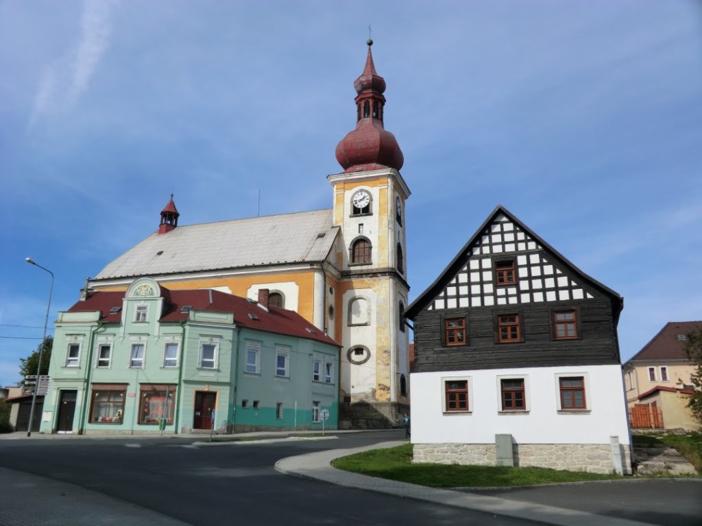 Skalná - bis 1950 Vildštejn (Wildstein) Blick zur Kirche und Egerländer Haus - Nov. 2011 by Reinhard Klenke