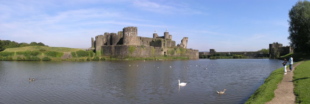 Caerphilly Castle by TheMadToad