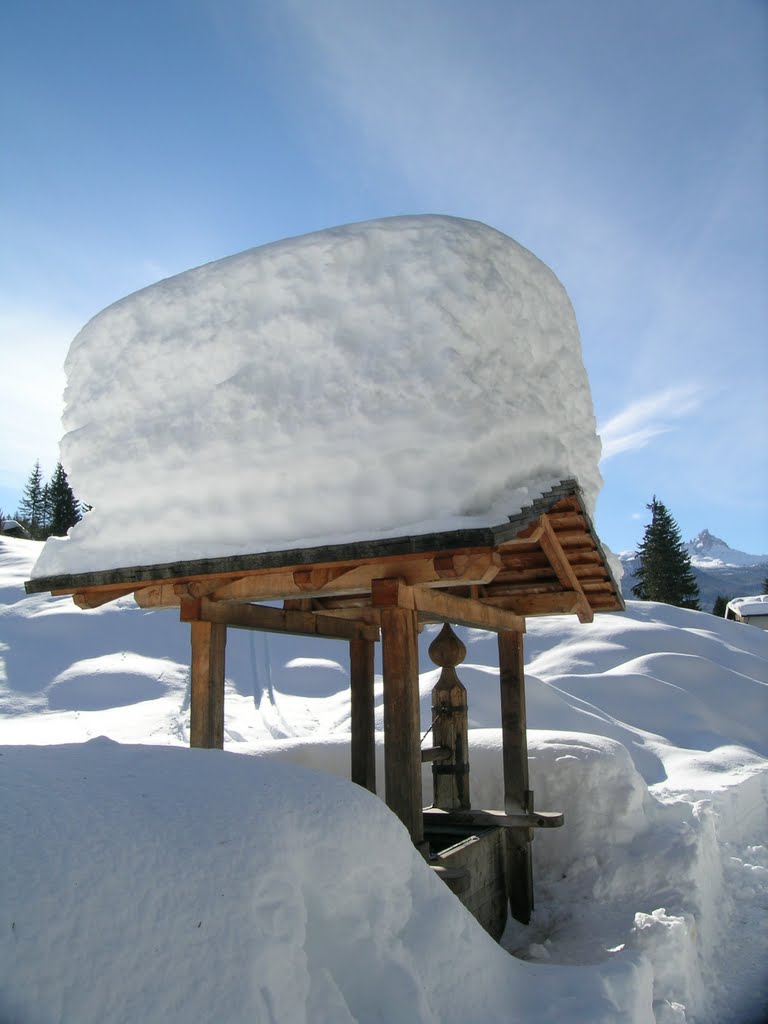 La fontana sulla passeggiata (2009) - Cortina d'Ampezzo by luciano bernardi