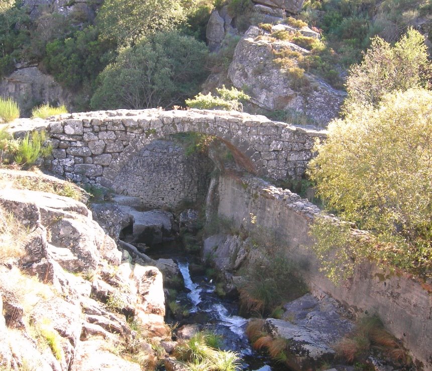 PUENTE DE CASTRO LABOREIRO by jesusspider