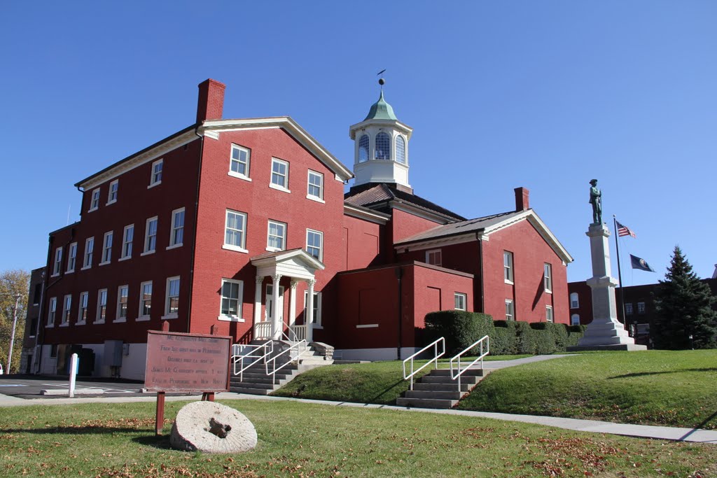 Giles County Courthouse, Pearisburg VA by John MacKinnon