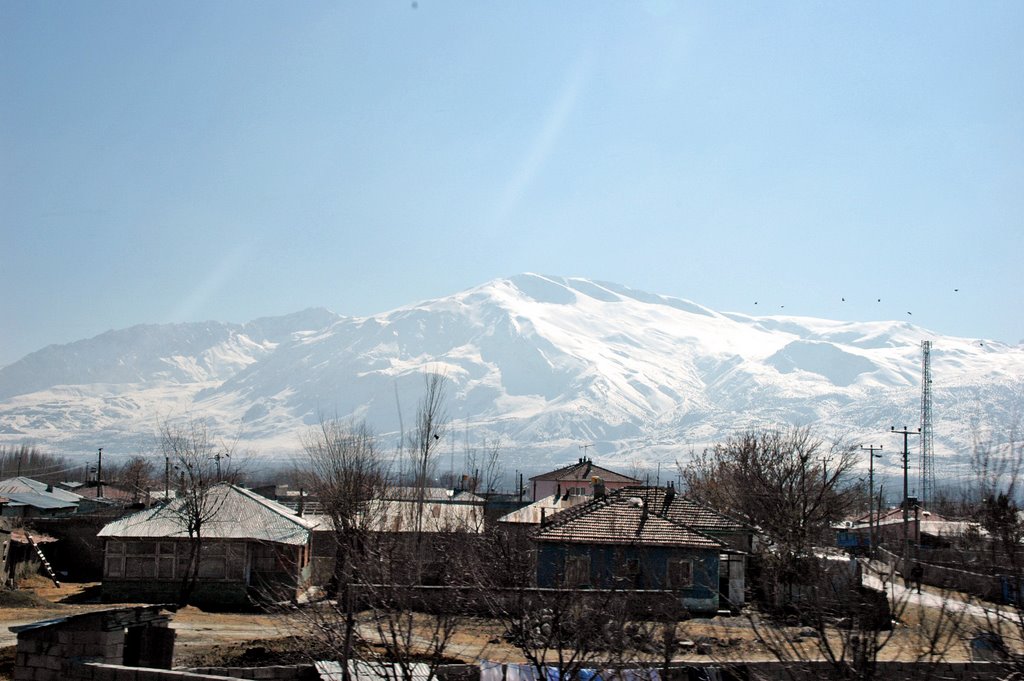 Altinbasak Village, Tanyeri, Erzincan by Seref Halicioglu