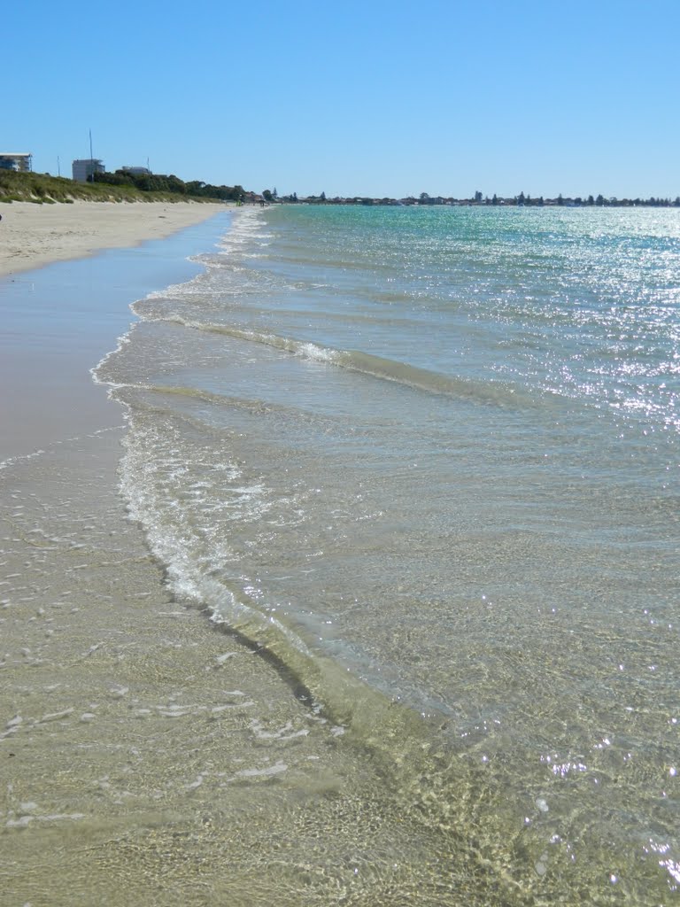 Beautiful beach by ChelleV