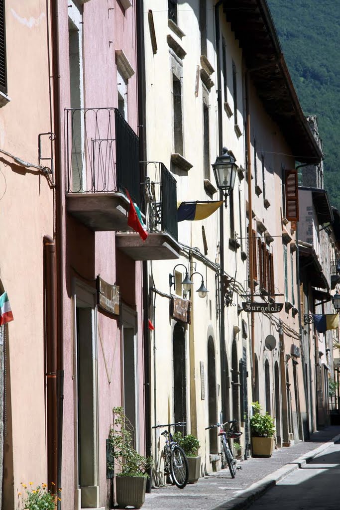 Leonessa (Italie, Provincia di Rieti) - Corso San Giuseppe - (c) Photo Pascal BERNARD (07-2011) by IMAGES PAYS DE FRANC…