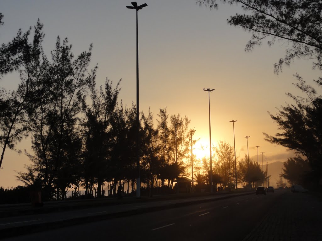 Pôr-do Sol na Praia do Recreio - dezembro de 2011. by Carlos Roberto Capis…