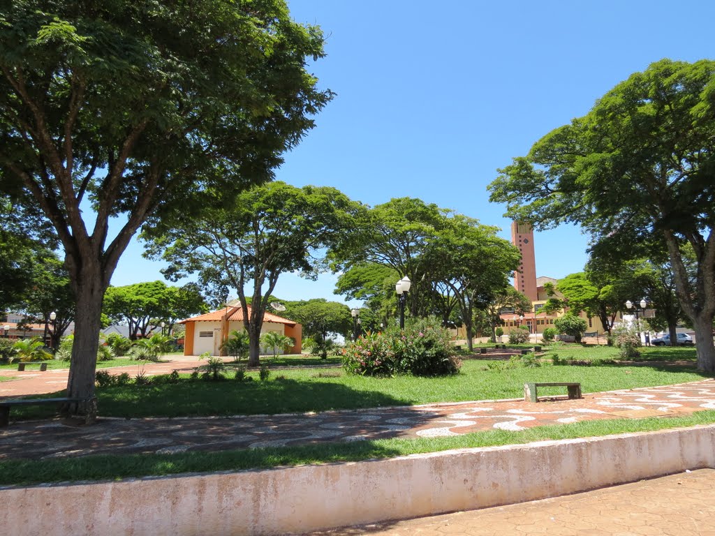 Praça central em Planaltina do Paraná, PR. by Ricardo Mercadante