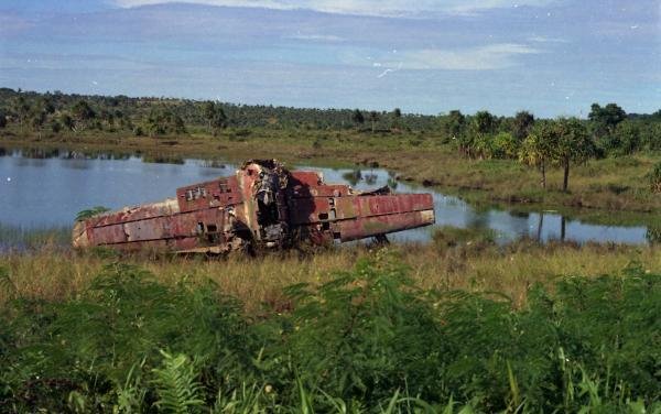 大東亜戦争で日本軍敗退により遺棄された零戦等（1972年撮影） by hayuki