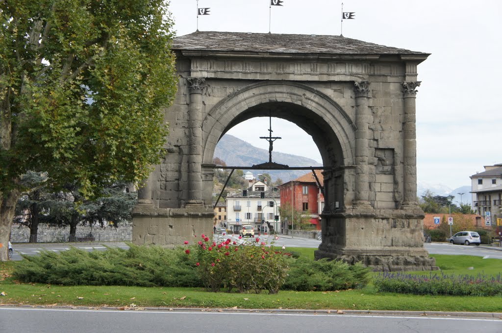 Arco de Augusto en Aosta. by La Casa del Chiflón