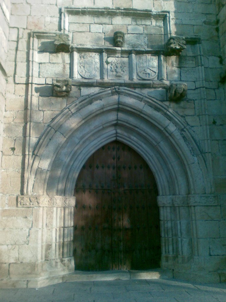 Puerta de la iglesia by Vilupa