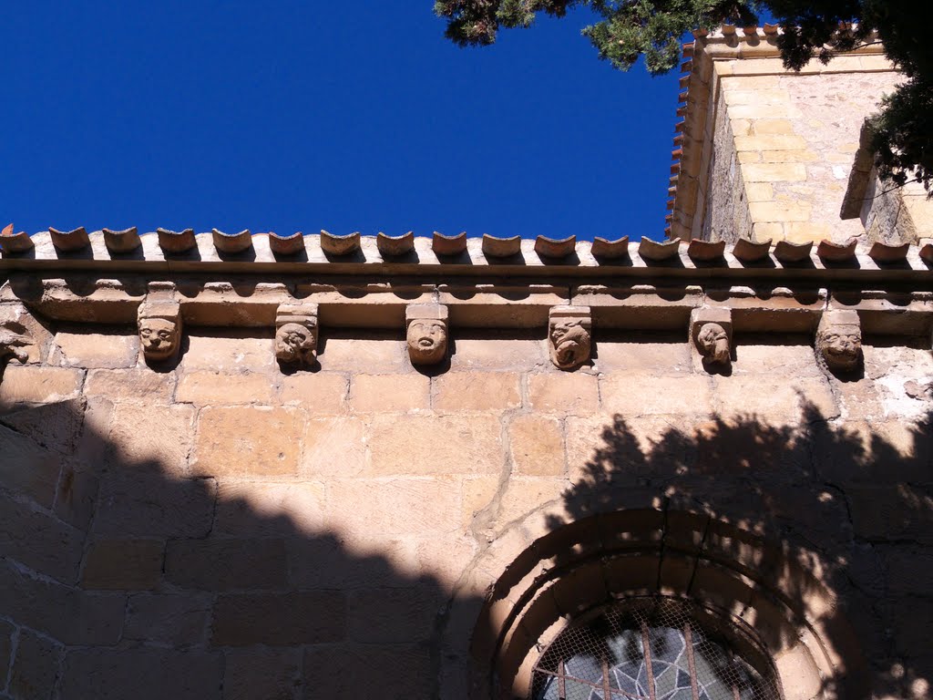 San Juan de Rabanera. Canecillos by Jose Luis Filpo