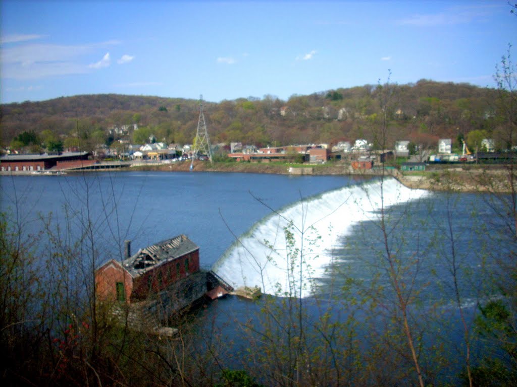 Housatonic Dam, Shelton by MoMof4