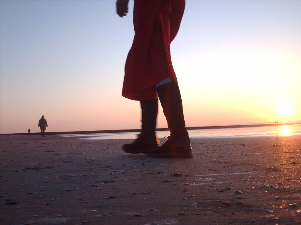 Zee - strand - schoenen by Wim Barbier