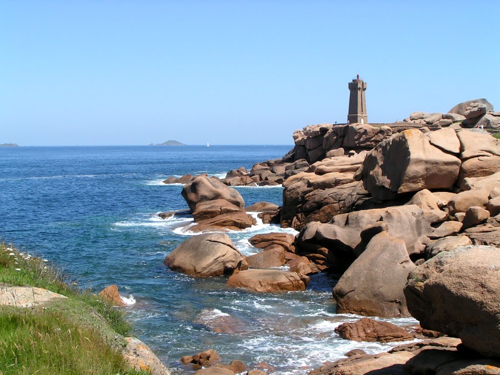 Ploumanac`h Lighthouse / Phare de Mean Ruz by Besenbinder