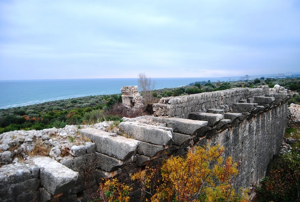 Akkale - behind the wall by Erhan Cırık