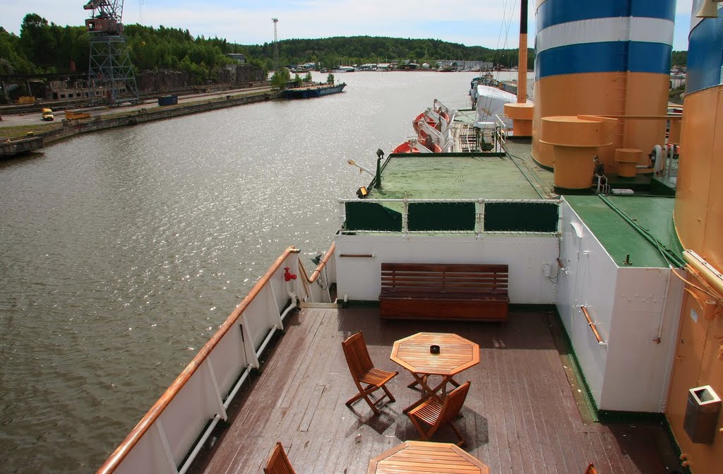 Turku. Aurajoki Bore laivan kannelta, hostel ship Bore by Ilkka T. Korhonen