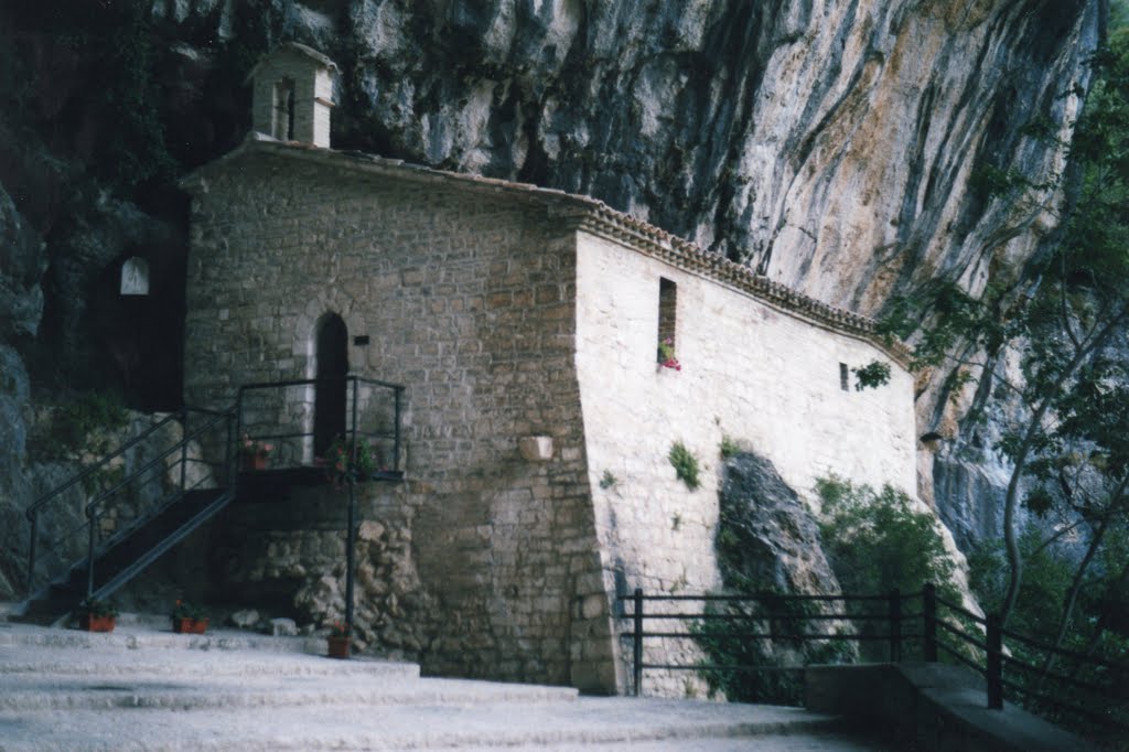 Eremo di Frasassi by Paolo Lazzarini