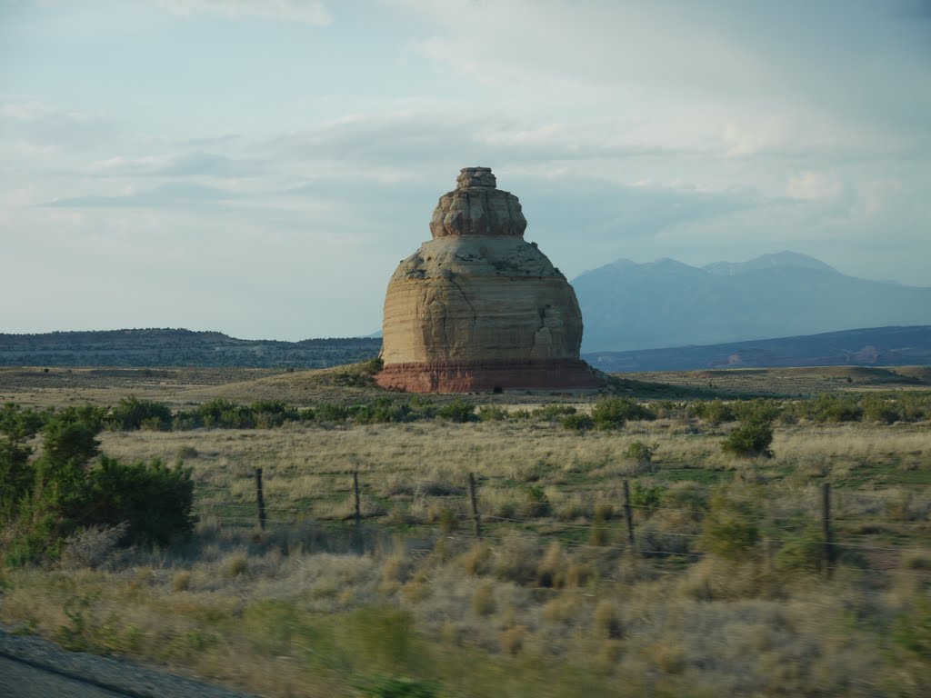 View from U.S. Route 191 near Utah State Route 211 (looking northeast) by VasMan