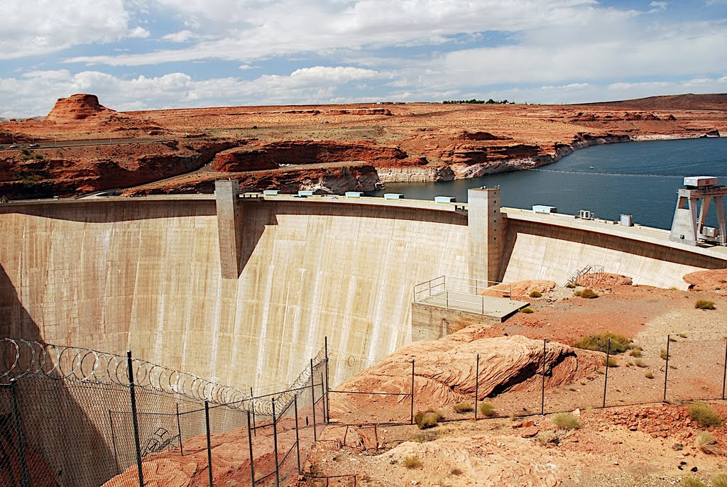 Glen Canyon dam by Heidy R. Hort