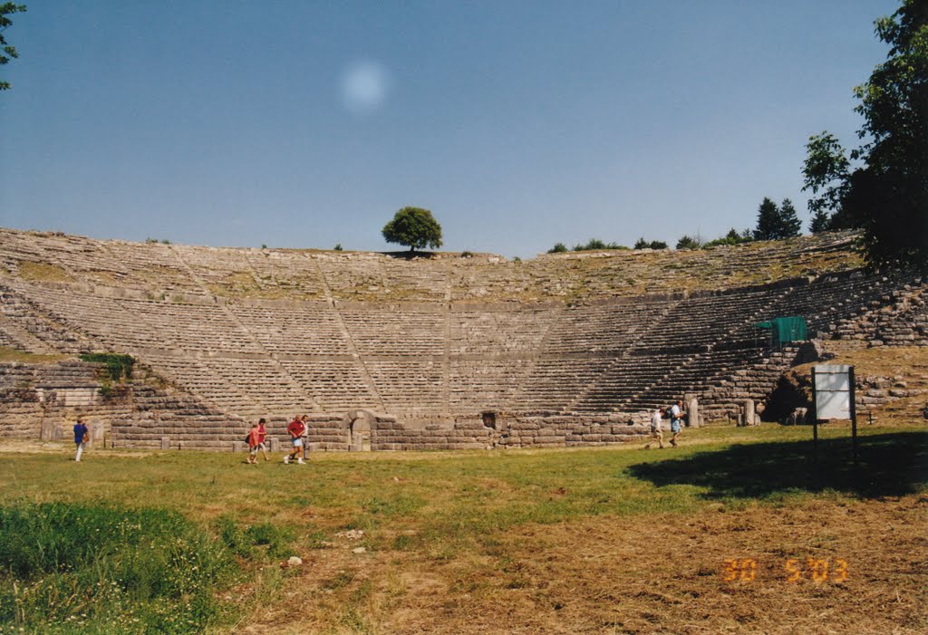 Dodoni, Amphitheater by Almut Martens