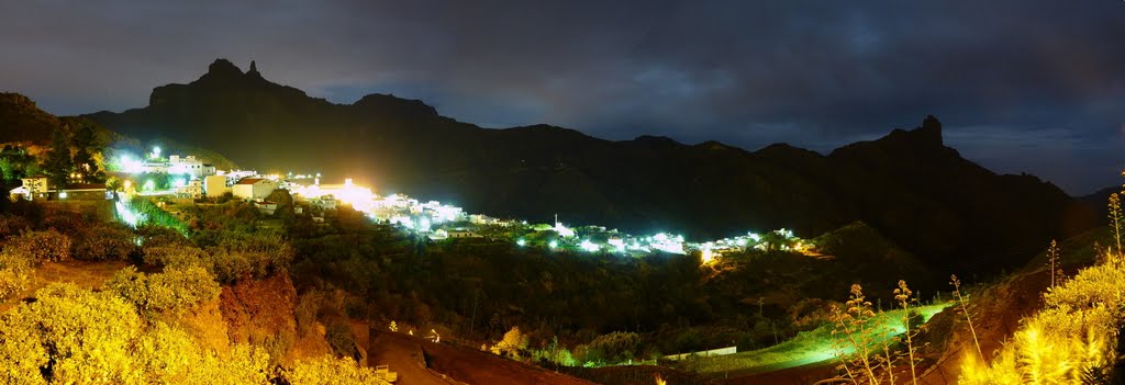 Tejeda nocturna. Encima, Roques Nublo y Bentayga by Tio_Utu