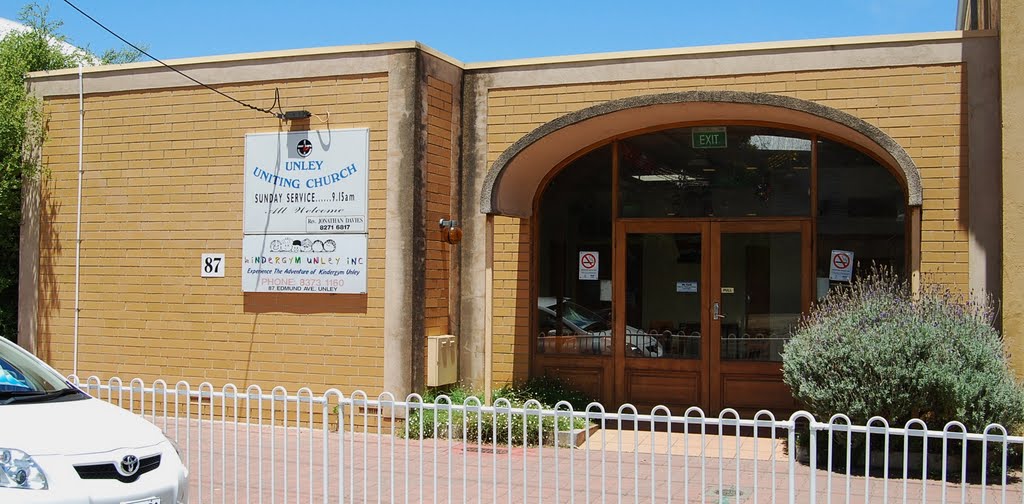 Uniting Church hall extension by Phaedrus Fleurieu