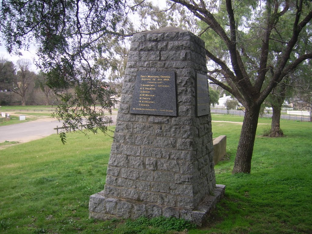 Castlemaine memorial obelisk by VICPhotoSurvey