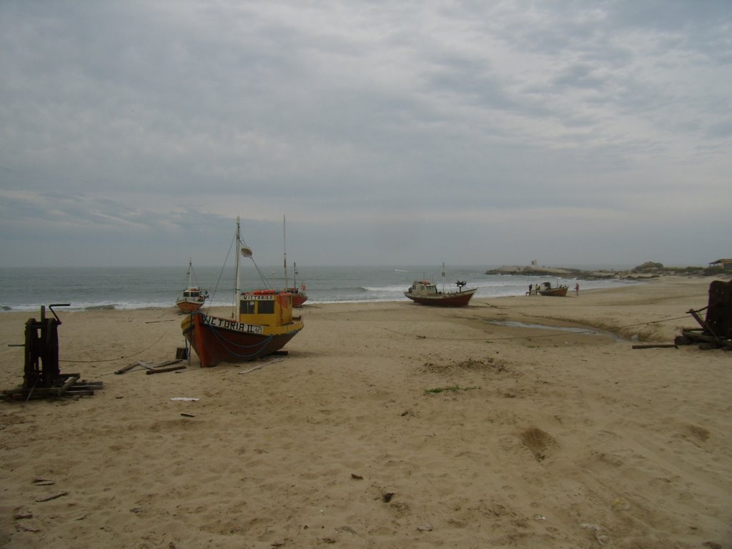 Playa de pescadores by luis serichol