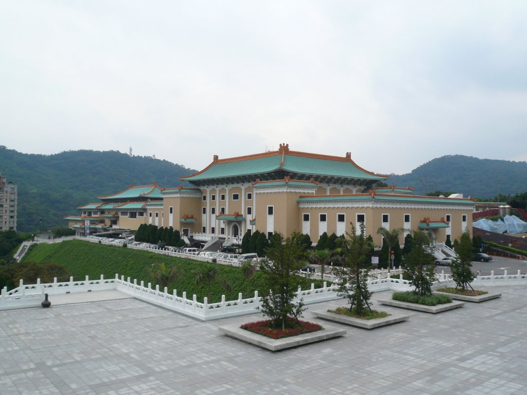 Administration Building of Place Museum--故宮東側行政大樓 by totoro