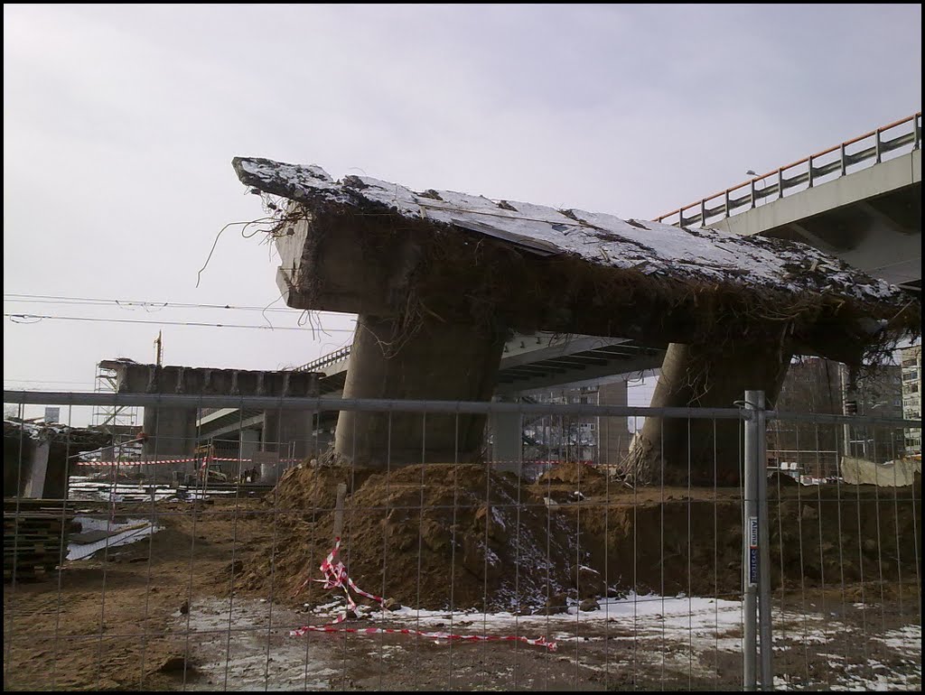 WANDERBAUM on ruins of old bridge by Dmitrij Wanderbaum