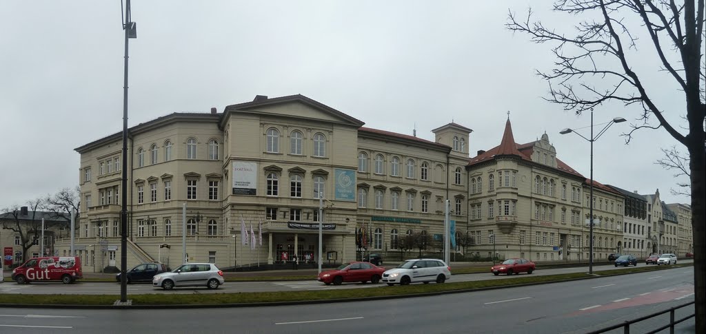 Kultur- und Kongresszentrum Halle (Saale) by Martin Beitz