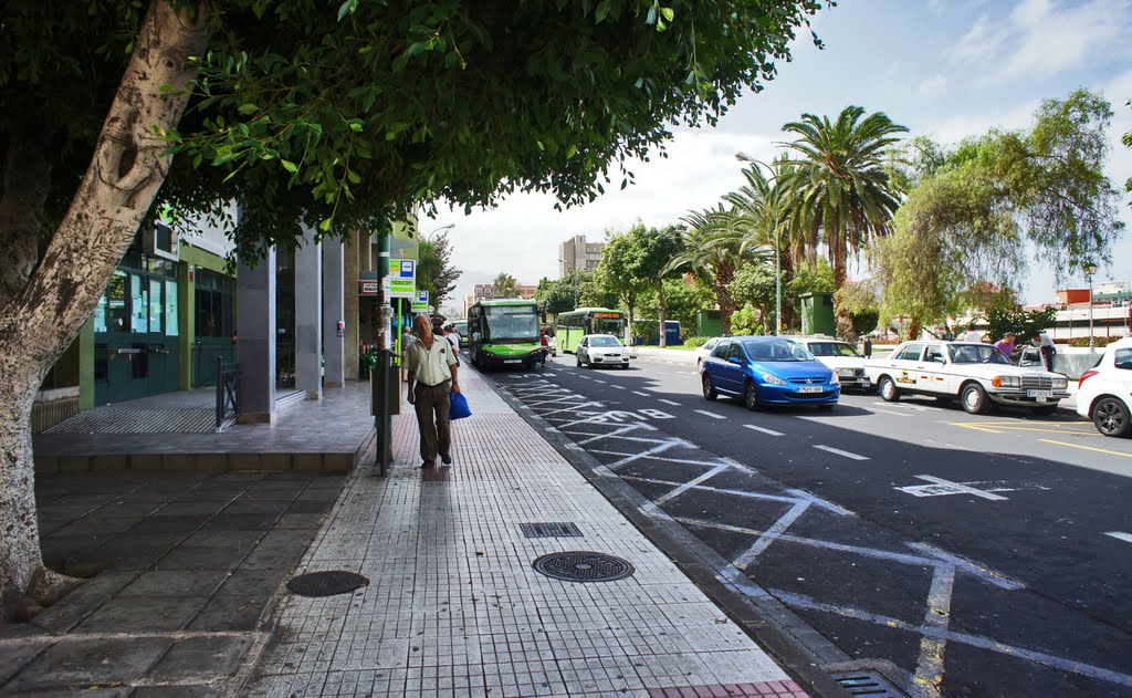 Avenida de los Hermanos Fernández Perdigón / Автовокзал by Boris Busorgin 2