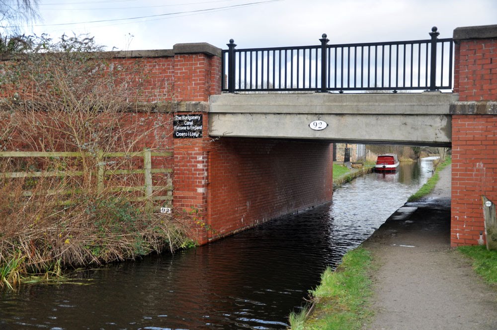 Gateway to England, Llanymynech Montgomery Canal. by Mark Vickers